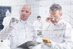 Investigadores 123rf3 27126