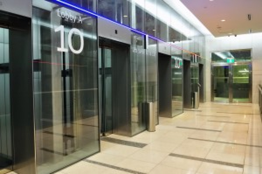 Ascensores ccomercial123rf 21131