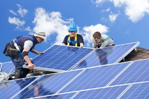 Instaladores paneles solares123rf 20424