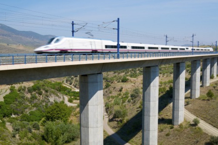 Puente hormigon ferrocarril123rf 15098