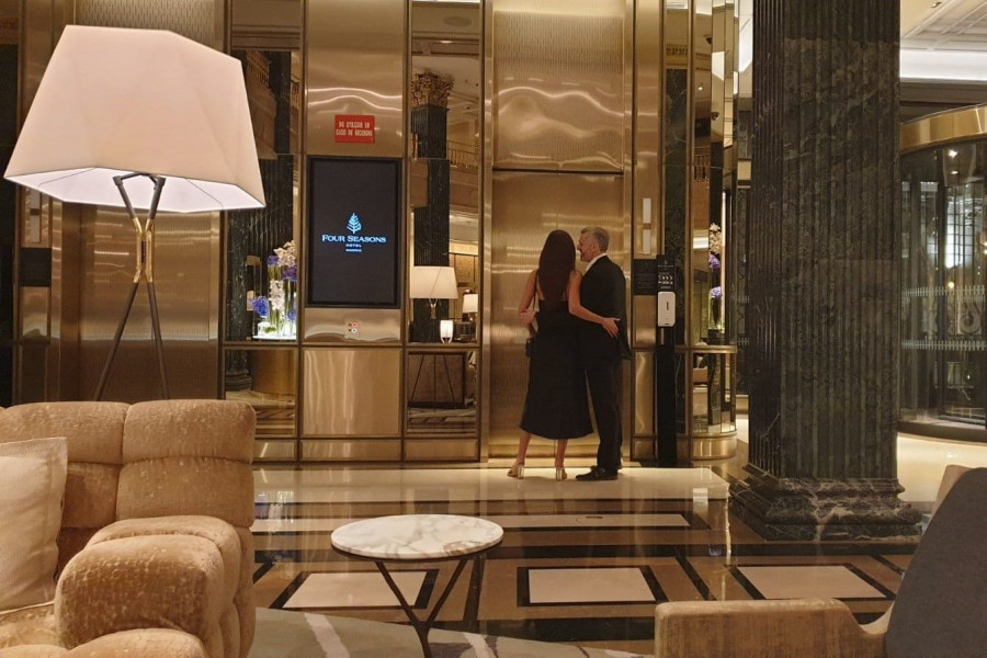 Hall con ascensor Four Season