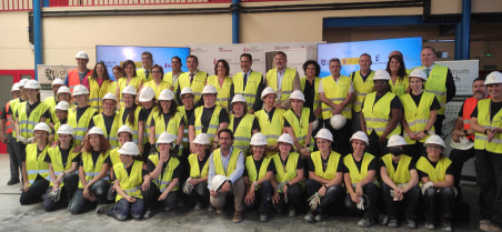 Foto de grupo de las alumnas con autoridades copia