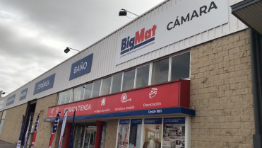 Fachada BigMat Cámara Benavente