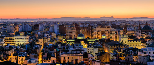 Valencia con edificios iluminados