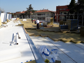 Trabajos de rehabilitación en la escuela Antonio Brancati con lana de roca mineral SmartRoof Thermal   Knauf Insulation