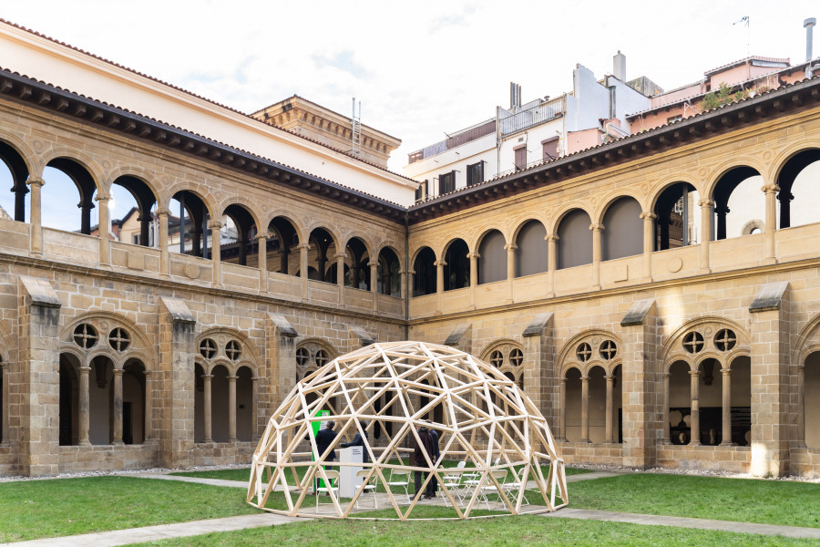 MikelBlasco Domos, uno de los proyectos de la pasada edición de Mugak   Domos, Mugak Bienalaren pasa den edizioko proiektuetako bat