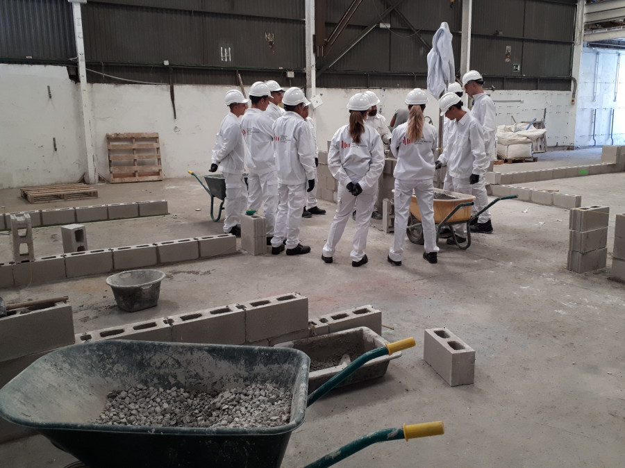 Un momento en talleres. Sector de la construcción