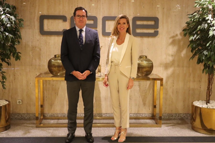 Holcim nuevo miembro CEOE Antonio Garamendi y Carmen Díaz
