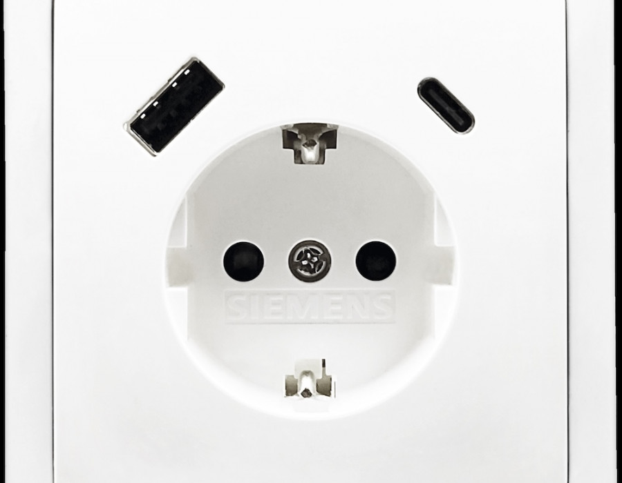 BJC Schuko con doble USB A C