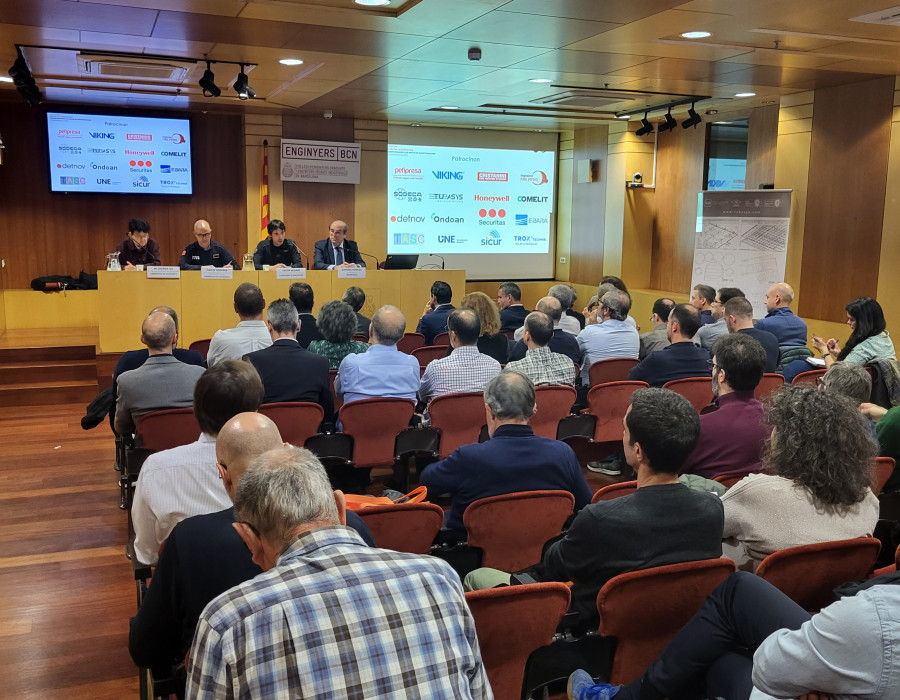 2023 Dia del Foc Ponencia Institucional Bomberos y Generalitat, por la derecha Eugenia Gil, C Nogueras V Molinet y A Tortosa