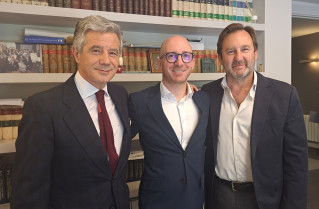 2 Socios fundadores de Grupo Aire Limpio y responsable de Impact tras el acto de la firma