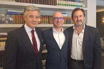 2 Socios fundadores de Grupo Aire Limpio y responsable de Impact tras el acto de la firma
