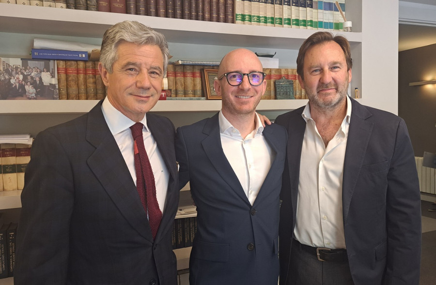2 Socios fundadores de Grupo Aire Limpio y responsable de Impact tras el acto de la firma