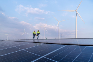 Energía renovable solar y eólica  Imagen licenciada para nota de prensa APPA Renovables