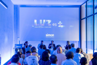 Simon A CorunŞa Luz es   (2)